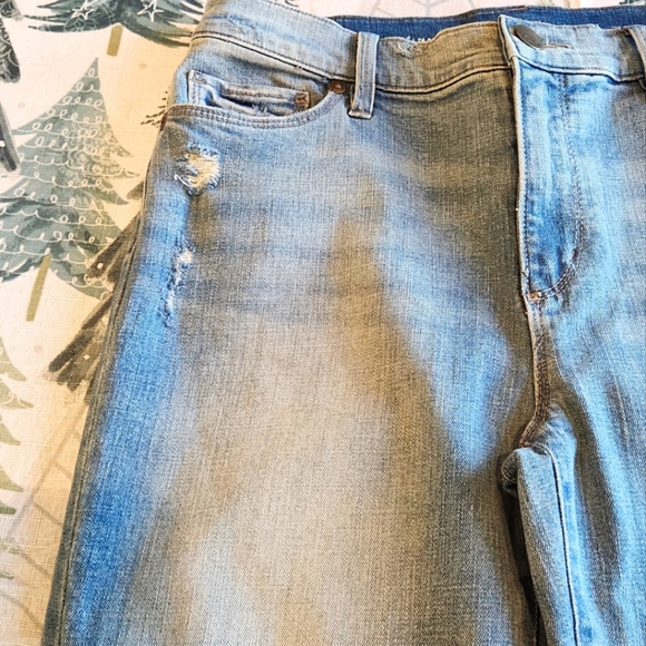Ann Taylor Loft Modern Distressed light wash Skinny ankle jeans size 4 / 27 - Picture 3 of 9